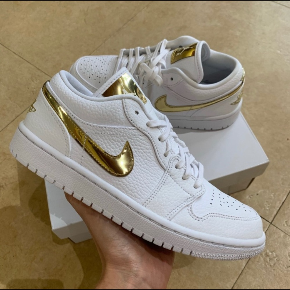 NIKE AIR JORDANS GOLD